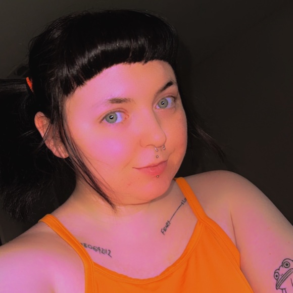 Meet your Posher, Sunny ☀️ - Picture 3 of 17